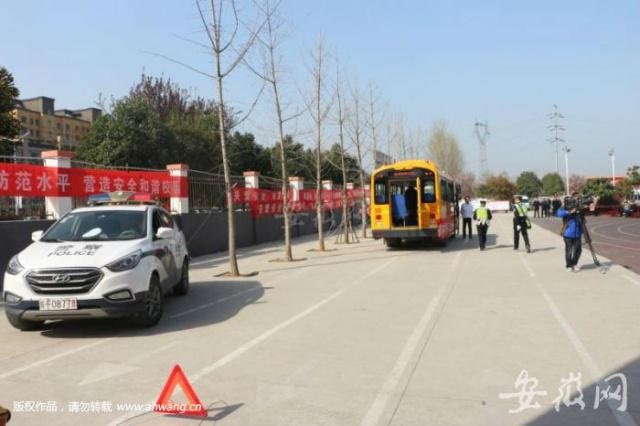 濉溪開展校車“事故、反恐、火警”應(yīng)急救援演練 濉溪開展校車“事故、反恐、火警”應(yīng)急救援演練