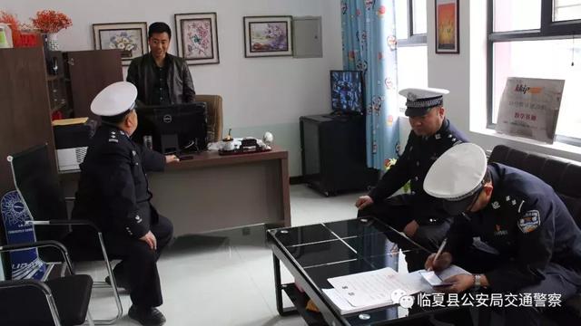 臨夏縣交警強化校車安全管理 筑牢安全防線 臨夏縣交警強化校車安全管理 筑牢安全防線