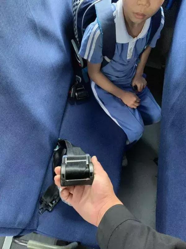 全市嚴查校車進行時!您家孩子坐的車都被交警攔下了…… 全市嚴查校車進行時!您家孩子坐的車都被交警攔下了……