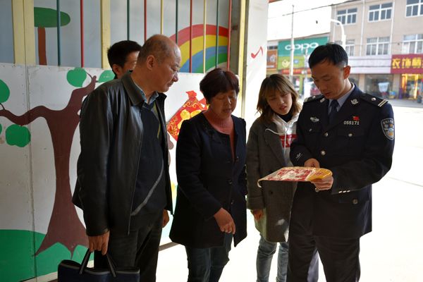 霍邱縣督查組開(kāi)展校車(chē)安全專項(xiàng)督查/ 霍邱縣督查組開(kāi)展校車(chē)安全專項(xiàng)督查