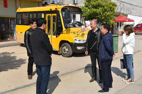 霍邱縣督查組開(kāi)展校車(chē)安全專項(xiàng)督查/ 霍邱縣督查組開(kāi)展校車(chē)安全專項(xiàng)督查