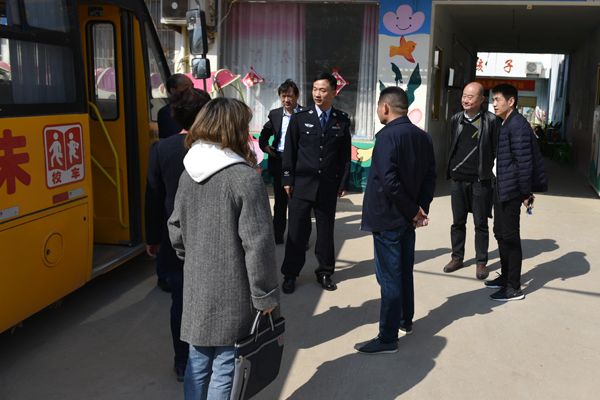 霍邱縣督查組開(kāi)展校車(chē)安全專項(xiàng)督查/ 霍邱縣督查組開(kāi)展校車(chē)安全專項(xiàng)督查