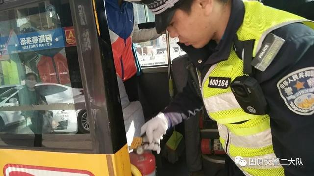 固原交巡警二大隊重拳出擊 嚴查校車 確保幼兒安全 固原交巡警二大隊重拳出擊 嚴查校車 確保幼兒安全