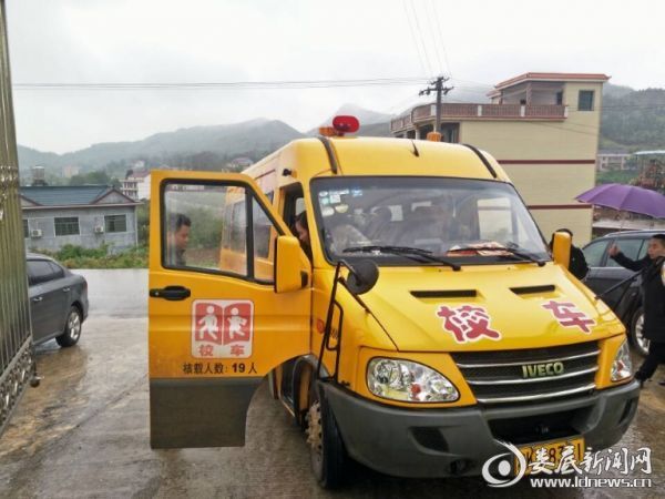 渡頭塘鎮開展校車安全大檢查/ 渡頭塘鎮開展校車安全大檢查