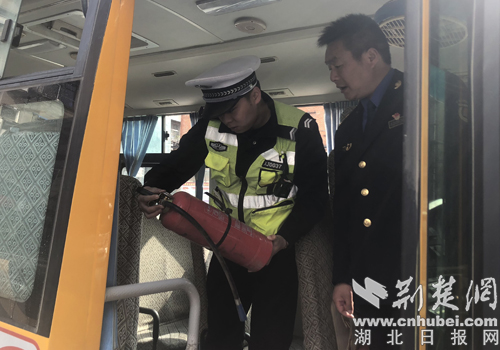 南漳交警聯合多部門開展校車安全檢查/ 南漳交警聯合多部門開展校車安全檢查