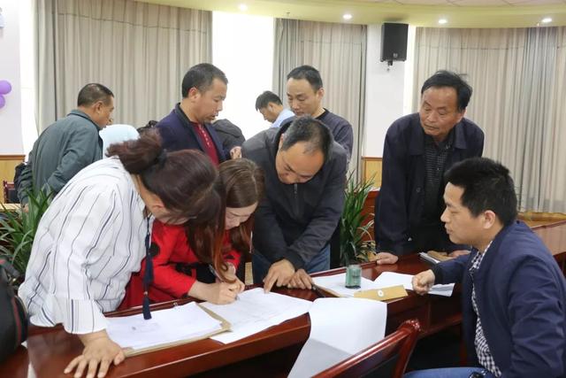 合陽縣教育局:勘驗校車運行線路為師生擰緊校車“安全閥” 合陽縣教育局:勘驗校車運行線路為師生擰緊校車“安全閥”