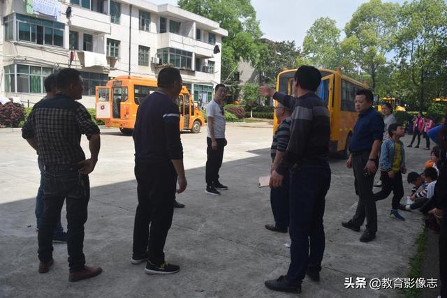 漢壽聶家橋中學:校車應急演練 共筑安全防線 漢壽聶家橋中學:校車應急演練 共筑安全防線