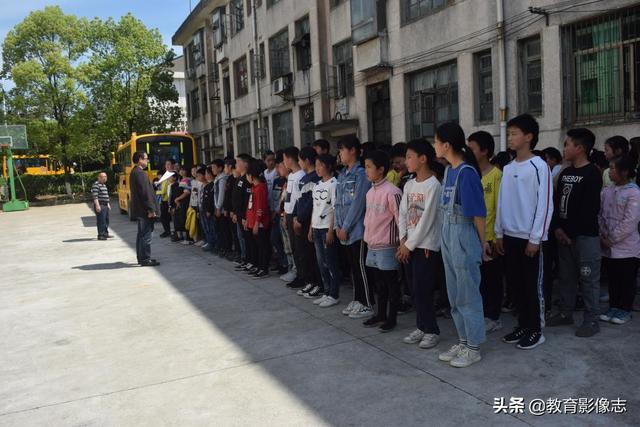 漢壽聶家橋中學:校車應急演練 共筑安全防線 漢壽聶家橋中學:校車應急演練 共筑安全防線