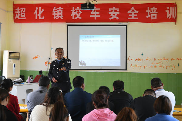 新密交警走進農(nóng)村幼兒園 給幼師和校車司機上交通安全課 新密交警走進農(nóng)村幼兒園 給幼師和校車司機上交通安全課
