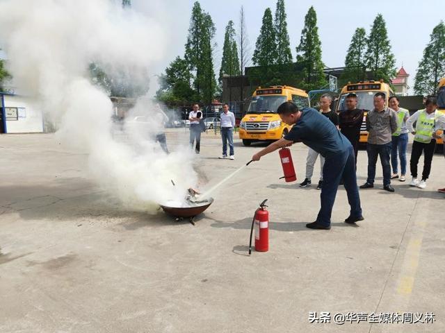 加強校車安全管理,保障乘車學生安全 加強校車安全管理,保障乘車學生安全
