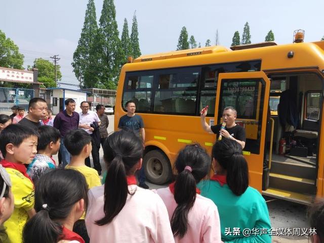 加強校車安全管理,保障乘車學生安全 加強校車安全管理,保障乘車學生安全