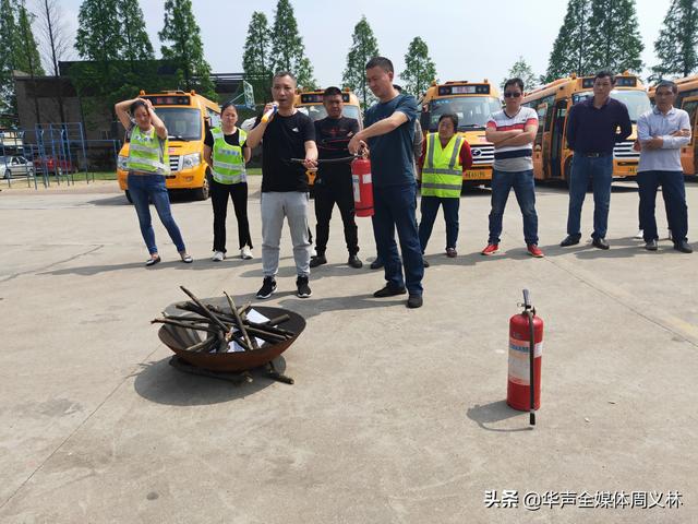 加強校車安全管理,保障乘車學生安全 加強校車安全管理,保障乘車學生安全