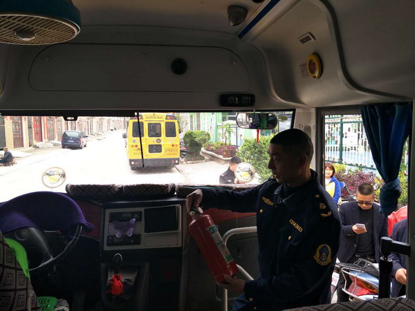 湖北:南漳縣給學前校車“體檢” 湖北:南漳縣給學前校車“體檢”