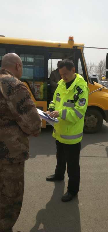 長(zhǎng)春交警雙陽(yáng)大隊(duì)深入轄區(qū)學(xué)校幼兒園,開(kāi)展校車(chē)交通安全隱患排查 長(zhǎng)春交警雙陽(yáng)大隊(duì)深入轄區(qū)學(xué)校幼兒園,開(kāi)展校車(chē)交通安全隱患排查