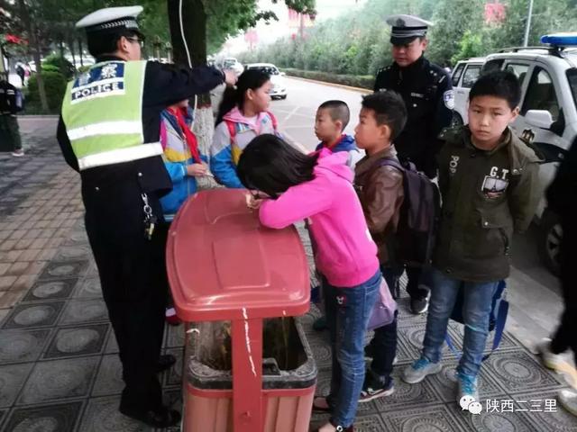 快來(lái)圍觀!寶雞交警查獲全市黑校車超員入刑第一案! 快來(lái)圍觀!寶雞交警查獲全市