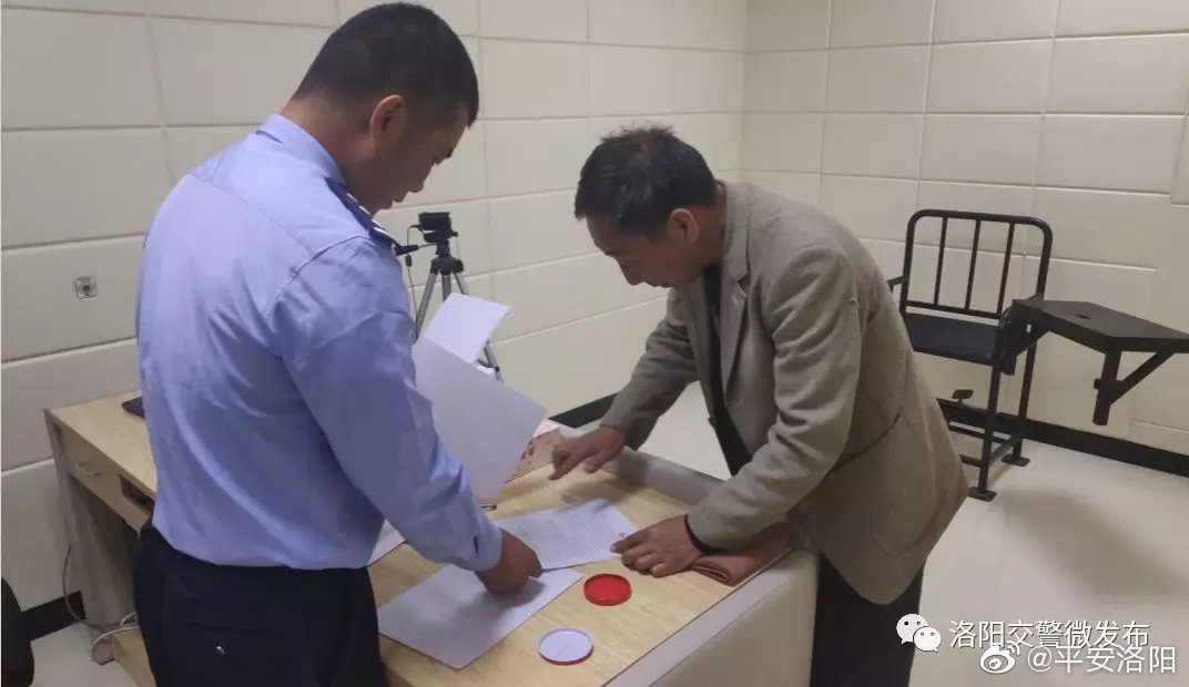 校車安全豈容兒戲!交警將嚴(yán)查這些違法行為... 校車安全豈容兒戲!交警將嚴(yán)查這些違法行為...