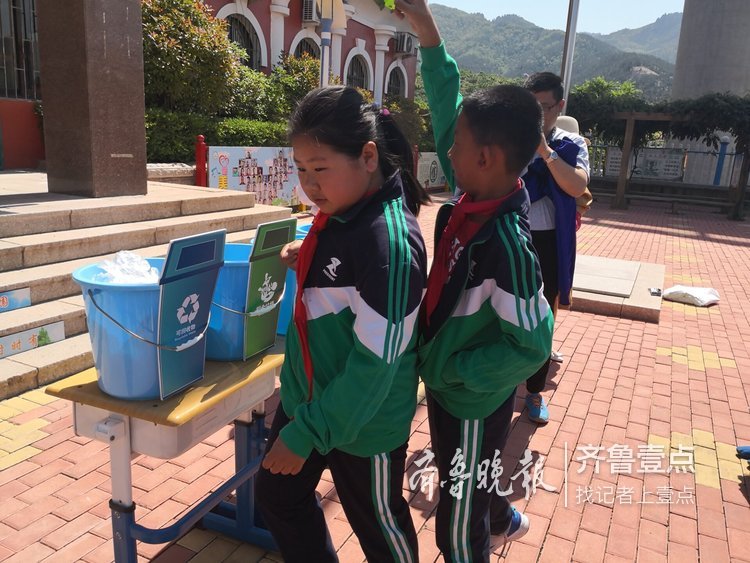推廣垃圾分類，校車現(xiàn)場教學(xué)