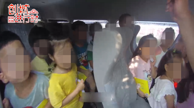 創城進行時丨這位駕駛員膽子有點大，駕駛“黑校車”還超員