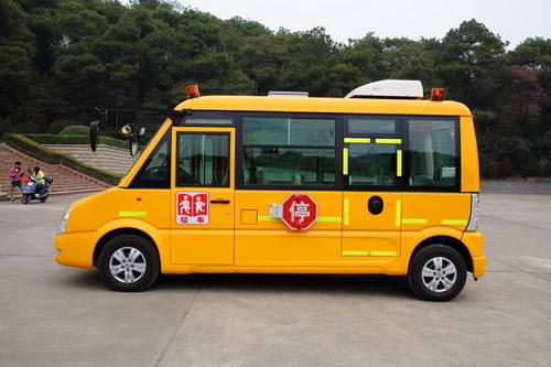 柳州魚峰區開展校車安全聯合執法檢查/ 柳州魚峰區開展校車安全聯合執法檢查