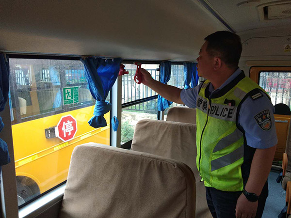 遼寧本溪縣交管大隊扎實做好開學(xué)季校車安全大檢查工作/ 遼寧本溪縣交管大隊扎實做好開學(xué)季校車安全大檢查工作