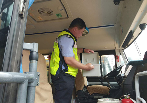 遼寧本溪縣交管大隊扎實做好開學(xué)季校車安全大檢查工作/ 遼寧本溪縣交管大隊扎實做好開學(xué)季校車安全大檢查工作