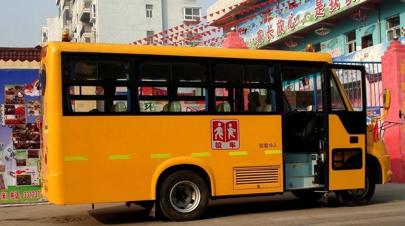 武漢漢陽區開展校車安全專項檢查/ 武漢漢陽區開展校車安全專項檢查