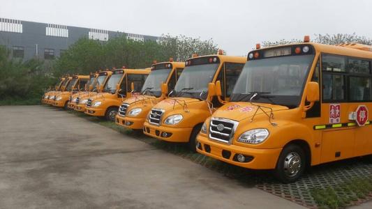 臨沂市蒙陰交警為90輛“校車”進行“體檢”迎接“開學季”