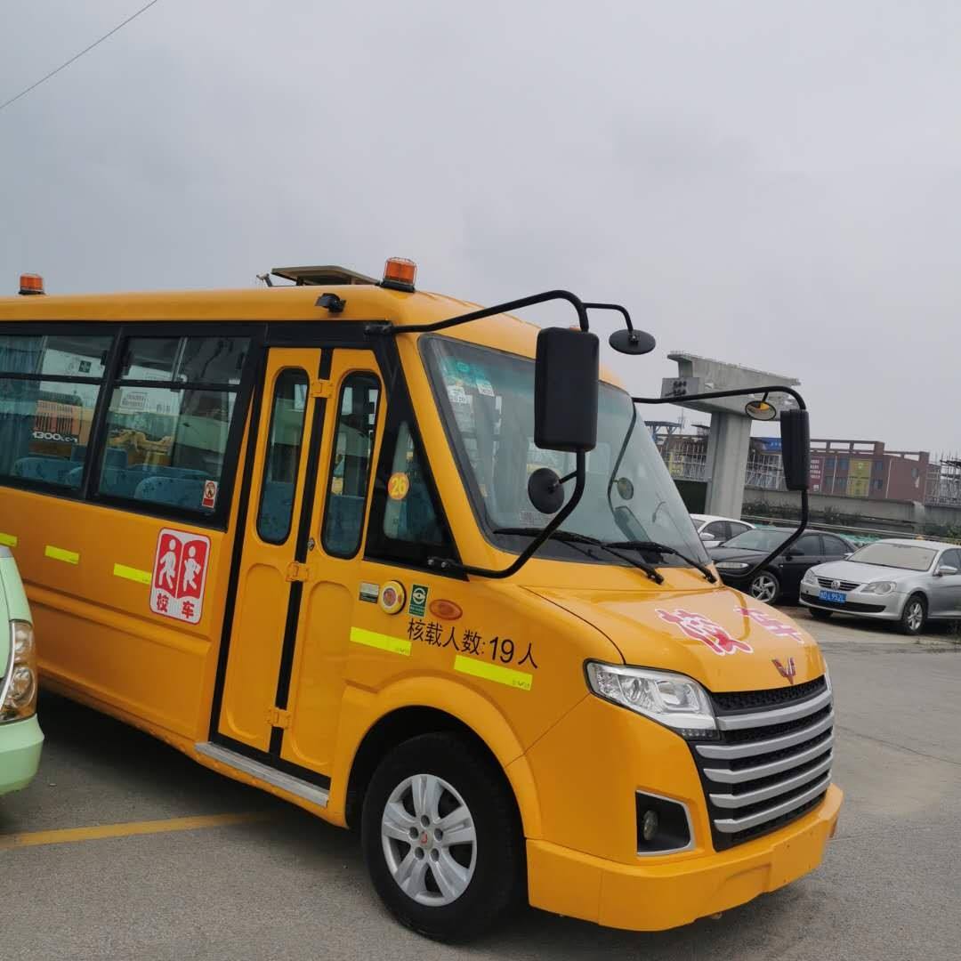 臨沂市蒙陰交警為90輛“校車”進行“體檢”迎接“開學季”