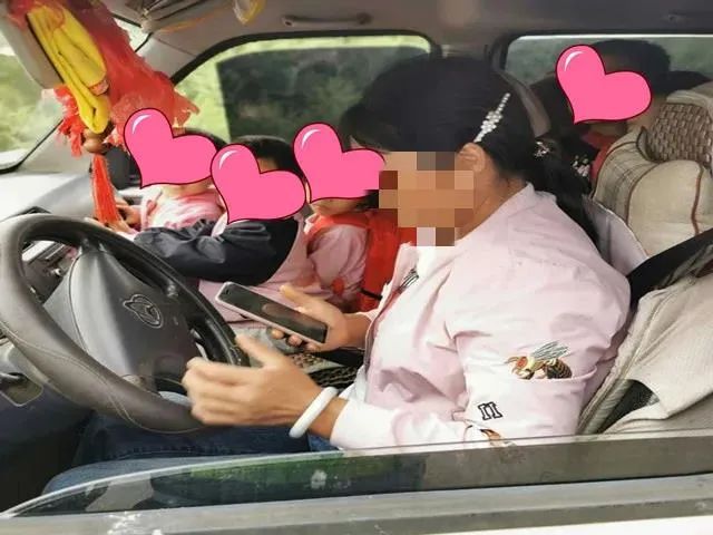 【家長安全意識淡薄】尋甸一7座面包車塞33個孩子，黑校車100塊“包月”，家長心真大！
