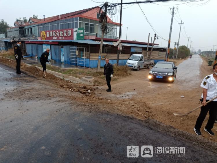 最美校車人：交運(yùn)校車駕駛員義務(wù)墊土修路 方便過往行人