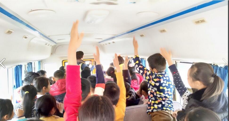 湖北省江陵希望小學:開展校車消防安全演練 湖北省江陵希望小學:開展校車消防安全演練