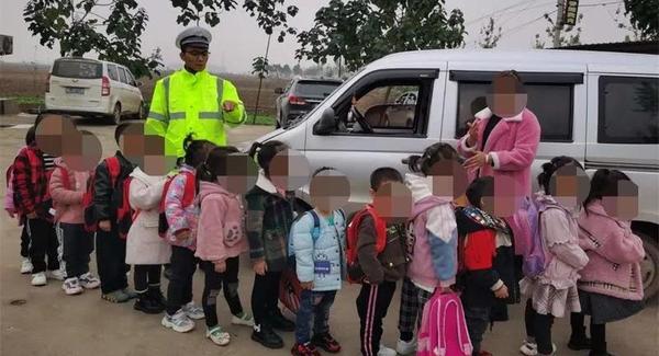 7座“黑校車”裝了16人，漯河這個司機被罰10200元