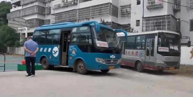 廣東:韶關這地的農村校車核載19人,實載39名學生,家長擔心安全問題 廣東:韶關這地的農村校車核載19人,實載39名學生,家長擔心安全問題