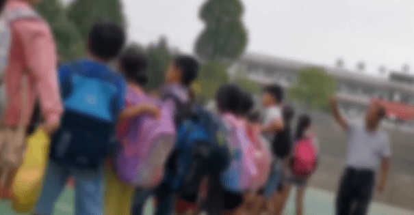 廣東:韶關這地的農村校車核載19人,實載39名學生,家長擔心安全問題 廣東:韶關這地的農村校車核載19人,實載39名學生,家長擔心安全問題