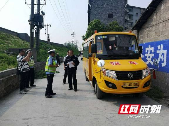 湖南瀘溪:校車按季“體檢”連續(xù)十年“零事故” 湖南瀘溪:校車按季“體檢”連續(xù)十年“零事故”