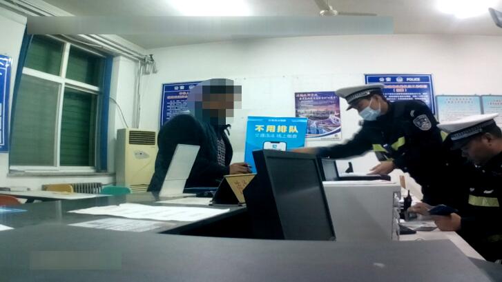 清苑交警:這種“黑校車”堅決不能坐! 清苑交警:這種“黑校車”堅決不能坐!