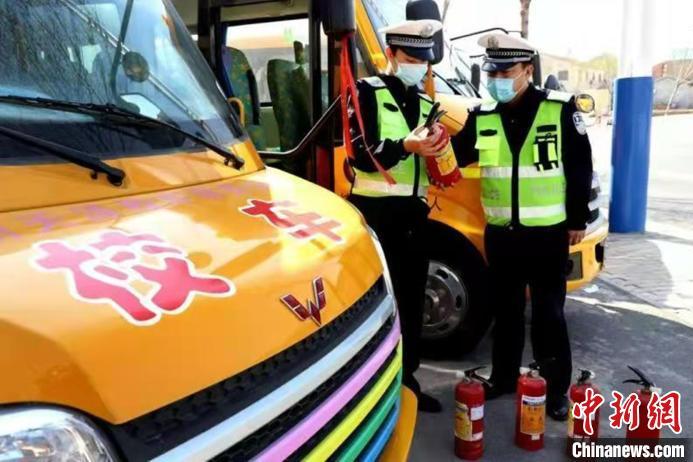 堅決抵制“黑校車”！河北開展接送學(xué)生車輛交通安全大檢查