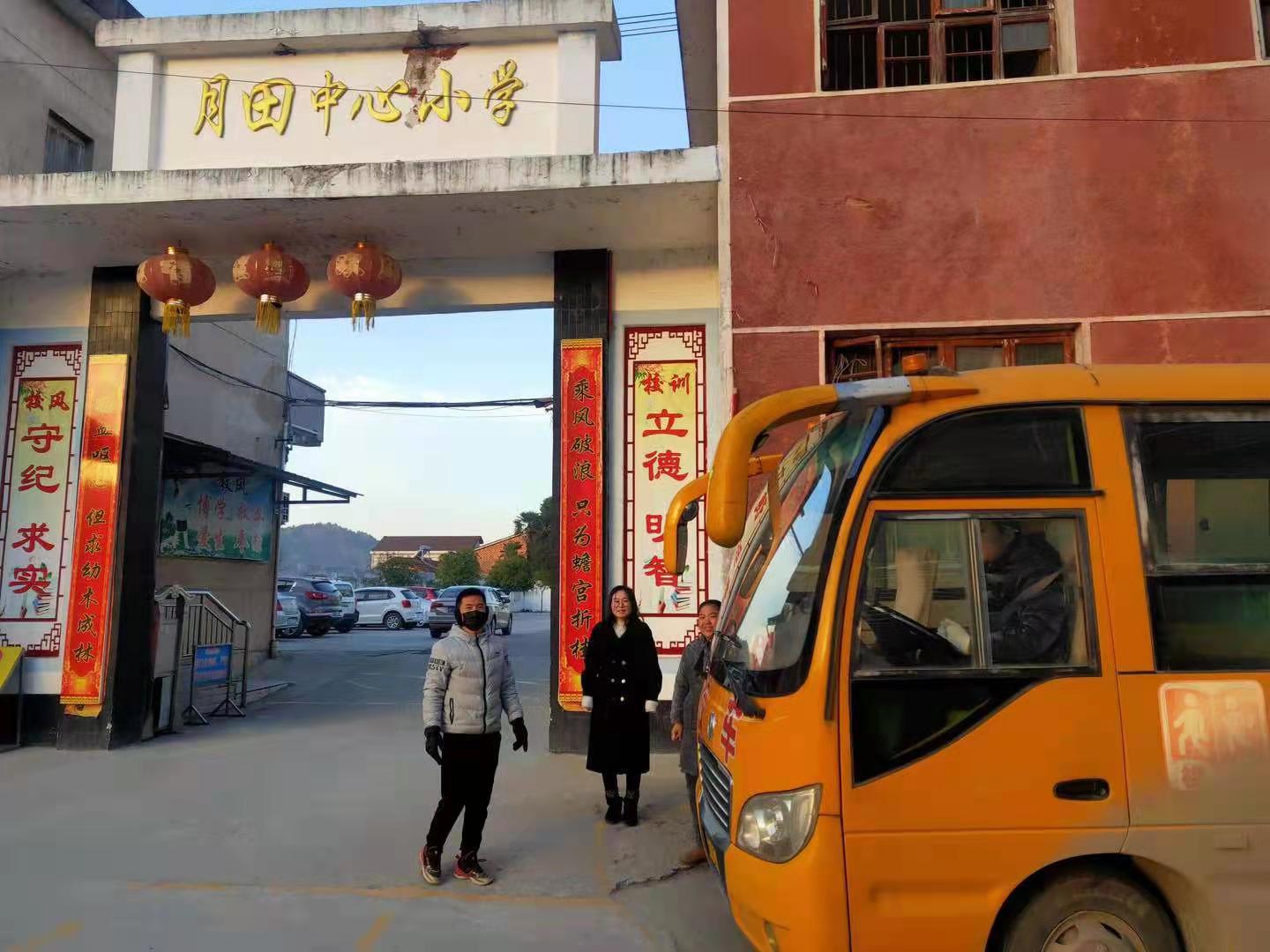 岳陽縣月田鎮(zhèn)校車安全護衛(wèi)者:冰封雪地里最美的風景 岳陽縣月田鎮(zhèn)校車安全護衛(wèi)者:冰封雪地里最美的風景