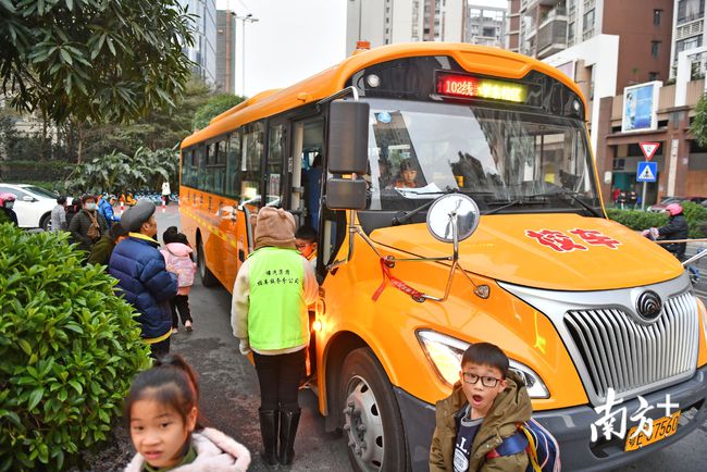 廣東佛山:共享校車、無紙化報名……禪城這樣為教育服務賦能升級 廣東佛山:共享校車、無紙化報名……禪城這樣為教育服務賦能升級