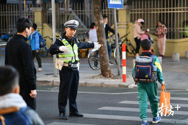 廣東佛山:共享校車、無紙化報名……禪城這樣為教育服務賦能升級 廣東佛山:共享校車、無紙化報名……禪城這樣為教育服務賦能升級