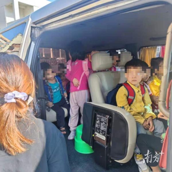 “黑校車(chē)”嚴(yán)重超載，司機(jī)及早教機(jī)構(gòu)負(fù)責(zé)人被刑拘