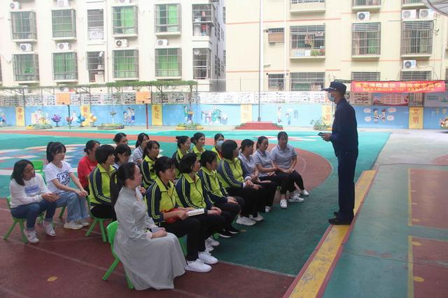 源城消防開展校車火災事故應急救援演練/ 源城消防開展校車火災事故應急救援演練