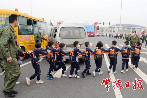 湘北運輸集團舉行交通事故應急救援演練“比武