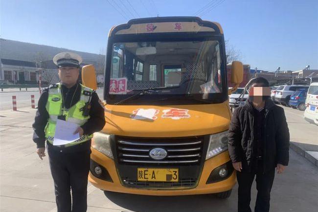 華州區(qū)：學(xué)生坐校車不系安全帶，駕駛員被處罰！