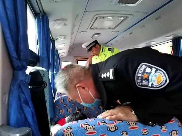 丹江口:六里坪鎮(zhèn)轄區(qū)校車大排查 隱患早排除 丹江口:六里坪鎮(zhèn)轄區(qū)校車大排查 隱患早排除