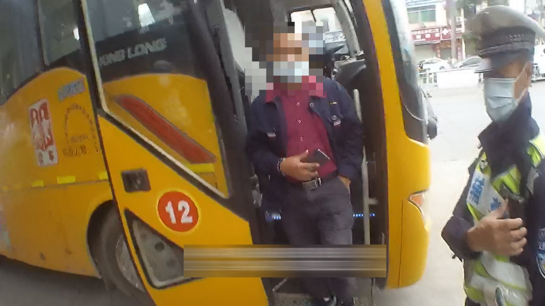 東莞一校車載了68個“超齡學生”?罰款,12分全扣! 圖片