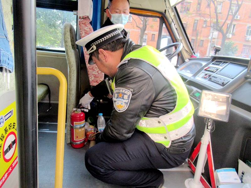 常德公安交警直屬二大隊:嚴查校車安全 筑牢平安上學路 常德公安交警直屬二大隊:嚴查校車安全 筑牢平安上學路