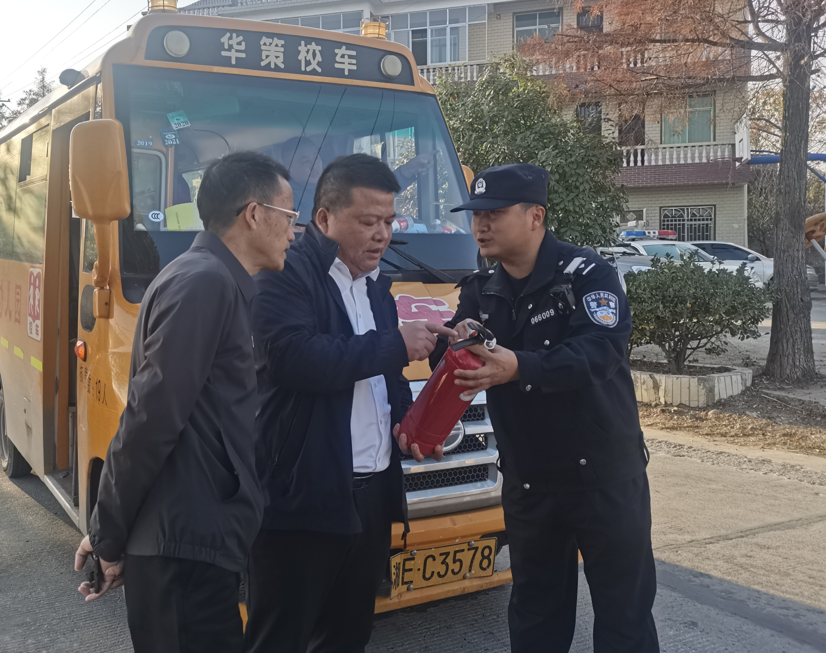 雙清區開展校車專項整治聯合行動/ 微信圖片_20211208112337.jpg