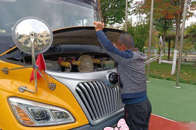 鄧州市趙集鎮實驗小學開展校車安全應急逃生演練活動/ 鄧州市趙集鎮實驗小學開展校車安全應急逃生演練活動