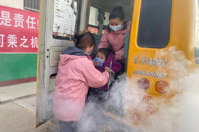 鄧州市趙集鎮實驗小學開展校車安全應急逃生演練活動/ 鄧州市趙集鎮實驗小學開展校車安全應急逃生演練活動